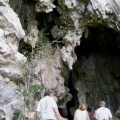 Вход в сталактитовую пещеру