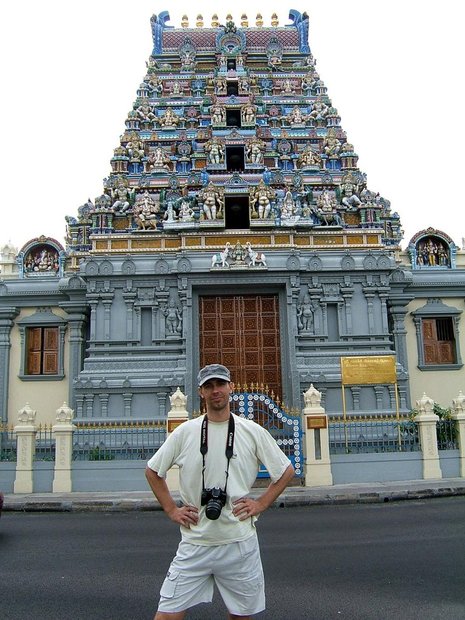 Индийский храм (Shri Swaminarayan Mandir)