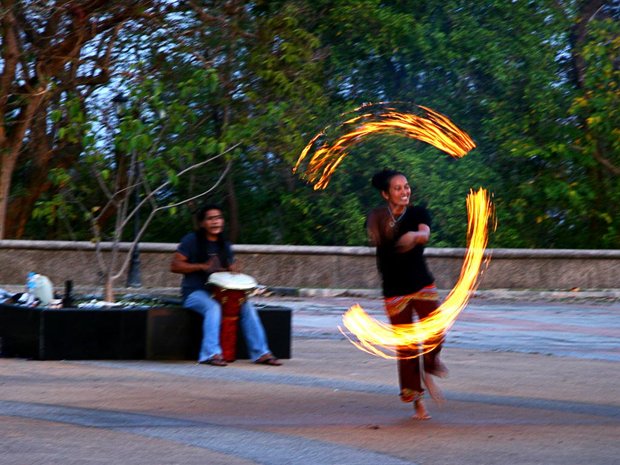 Танцующая с огнем