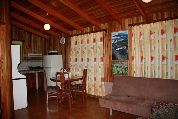 Отель "Cabanas Los Pinos" в Монтеверде
