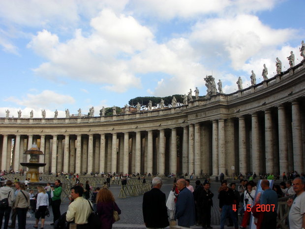 Колоннада на площади святого Петра