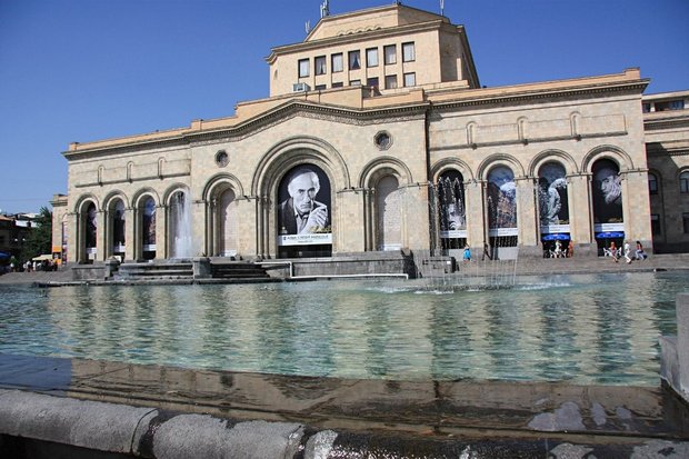 Ереван. Площадь Республики. Национальный исторический музей Армении