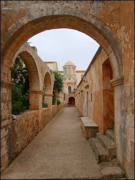 Крит. Монастырь Агиа Триада