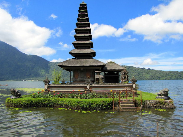 Храм на воде