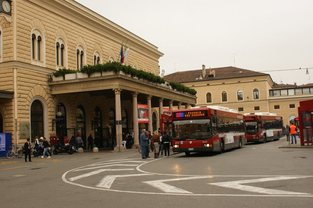 Здание ж/д вокзала в Болонье