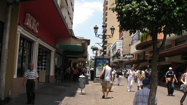 Avenida Central, главная пешеходная улица в центре города Сан-Хосе