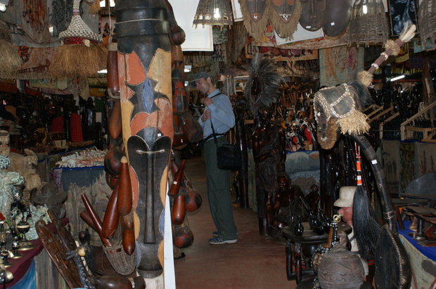 Сувенирный рынок в Кении