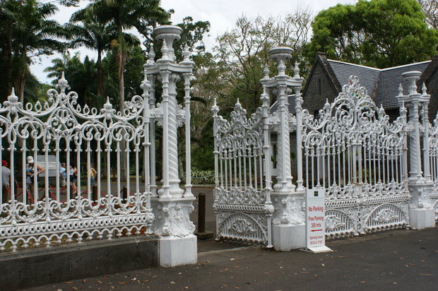 Ворота в Ботанический сад Памплемус (Sir Seewoosagur Ramgoolam Botanical Garden)