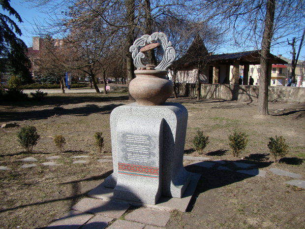 Памятник деруну.