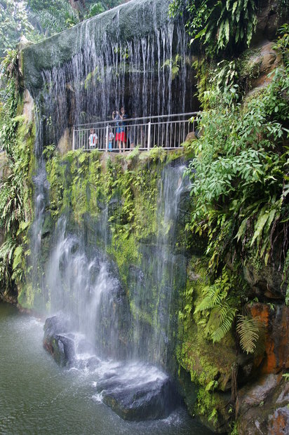 Водопад в Парке птиц