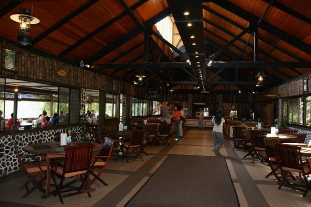 Внутри ресторана Кинабалу-парка