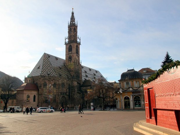 Вид на собор с Piazza Walther 