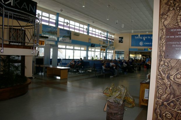 Зал ожиданая в аэропорту Виктории