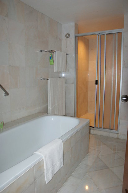 Ванная комната в Sabah Hotel