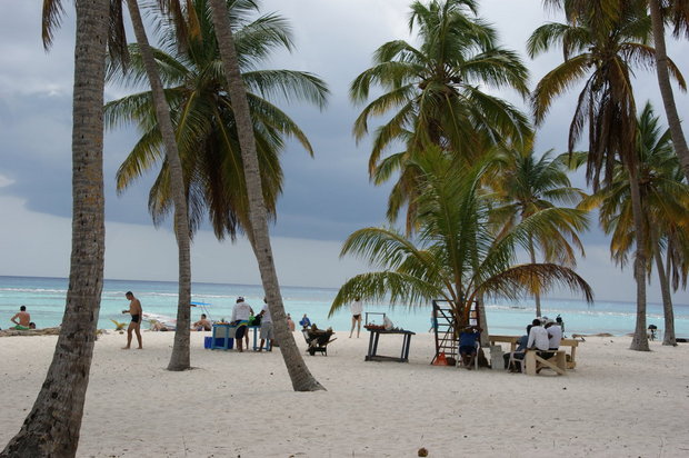 Туристы на острове Canto De La Playa