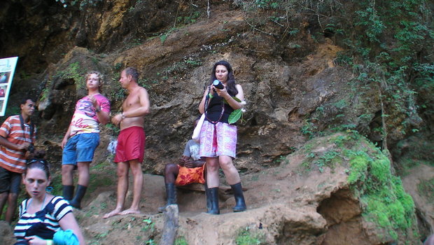 Туристы на водопаде Эль Лимон