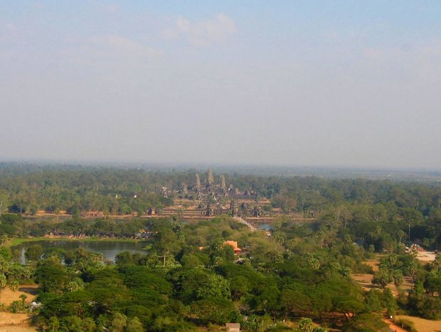 Камбоджа. Полет на воздушном шаре над  Ангкор Ват