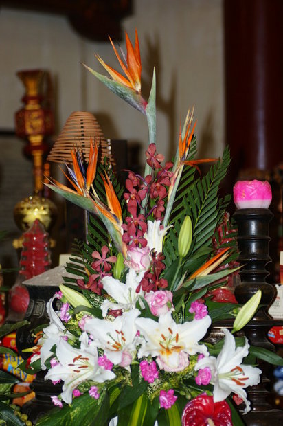 Цветы в храме
