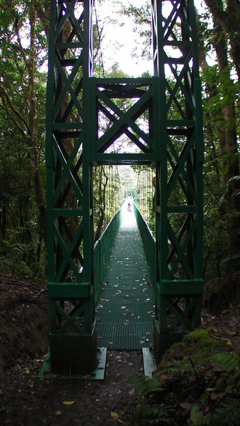Вход на подвесной мост