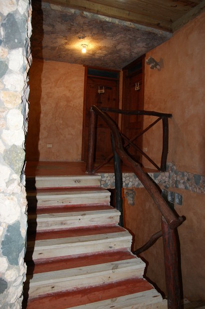Лестница на второй этаж в Hotel Caño Hondo