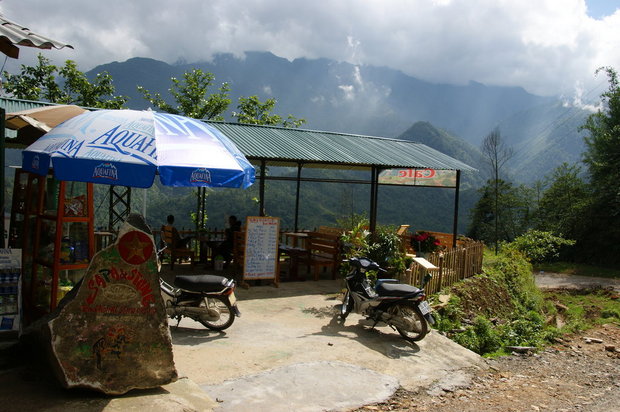 Кафе на выходе из деревни Кат Кат