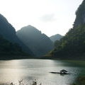 Закат на озере Thang Hen