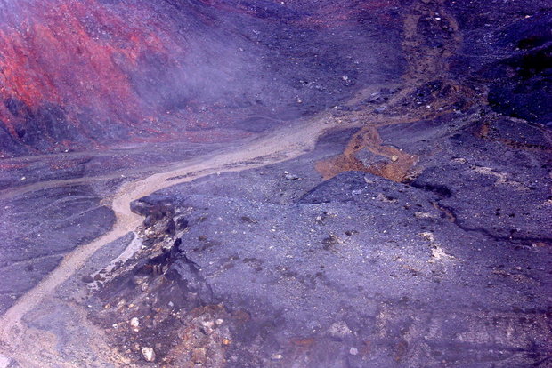 Фрагмент дна вулкана Поас