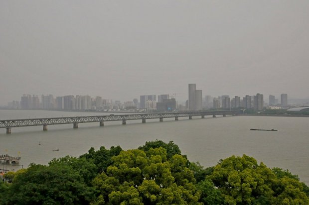 Ханчжоу. Вид на реку и Ханчжоу с Пагоды  шести гармоний