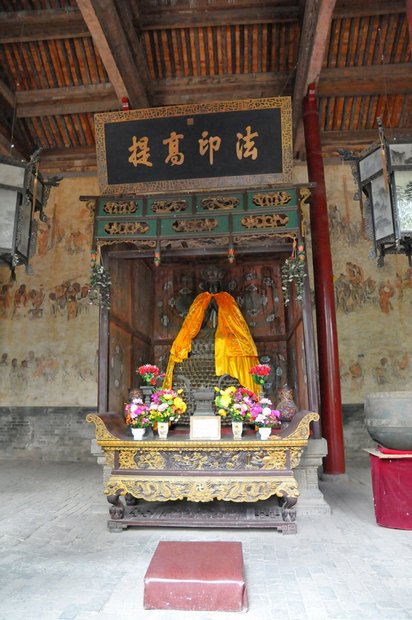Лоян. Монастырь Шаолинь. Самый старый зал, 700 лет