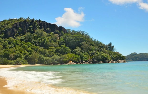 Сейшельские острова, остров Маэ,  Пляж отеля Maia Luxury Resort & Spa 5