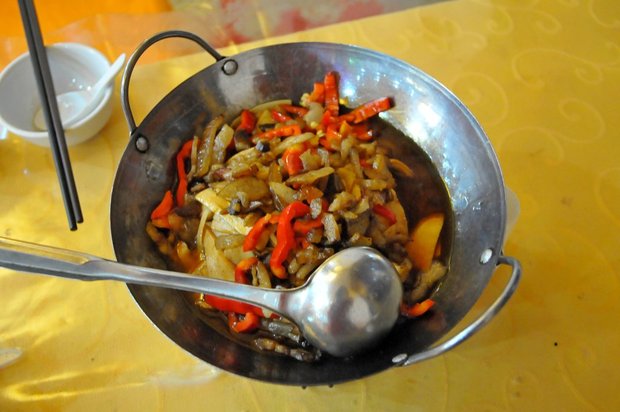 Китай, Чжанцзяцзе, мясо с грибами