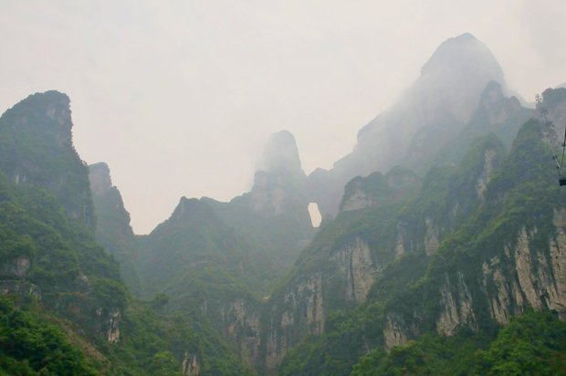Китай, Чжанцзяцзе, гора Тяньмэньшань  (Небесные ворота)
