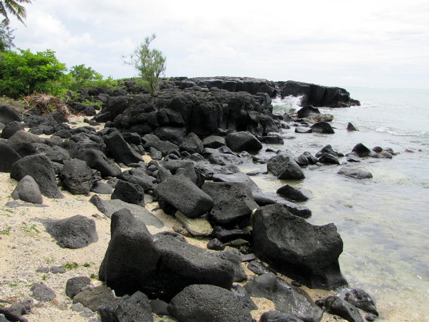 Камни на северном побережье Маврикия