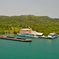 Вид на остров Роатан, Гондурас, с круизного лайнера