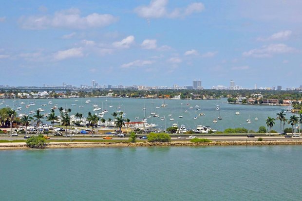 Вид на Майами с круизного лайнера, Майами, Флорида, США