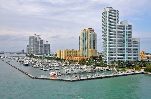 Вид на Майами с круизного лайнера, Майами, Флорида, США