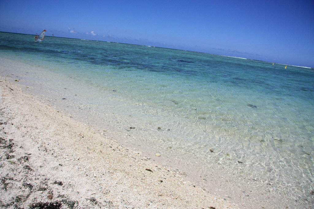 Сделать бич. Пляж Ле Морн Маврикий. Пляж Ле Морн фото. Пляж le Salinelle.